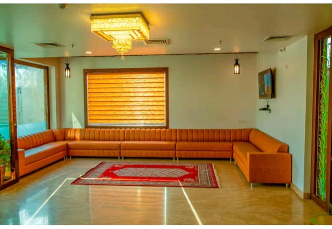 Grande By Goyal Hoteliers होटल